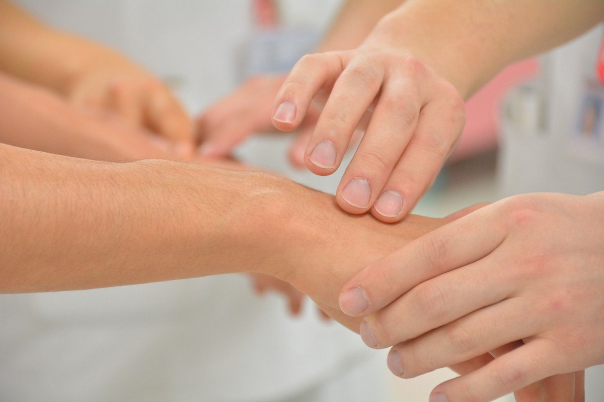 Prev_Infection's tweet photo. 🤲🏻Parce que l’hygiene des #mains est indissociable de la #prevention des #infections, le #RePias vous propose une page dédiée à la thématique sur le site https://t.co/QCWRXPjuQ6 , avec de nombreux outils et actualités ! #communication #publichealth #handhygiene https://t.co/FIzUVQQ7jX