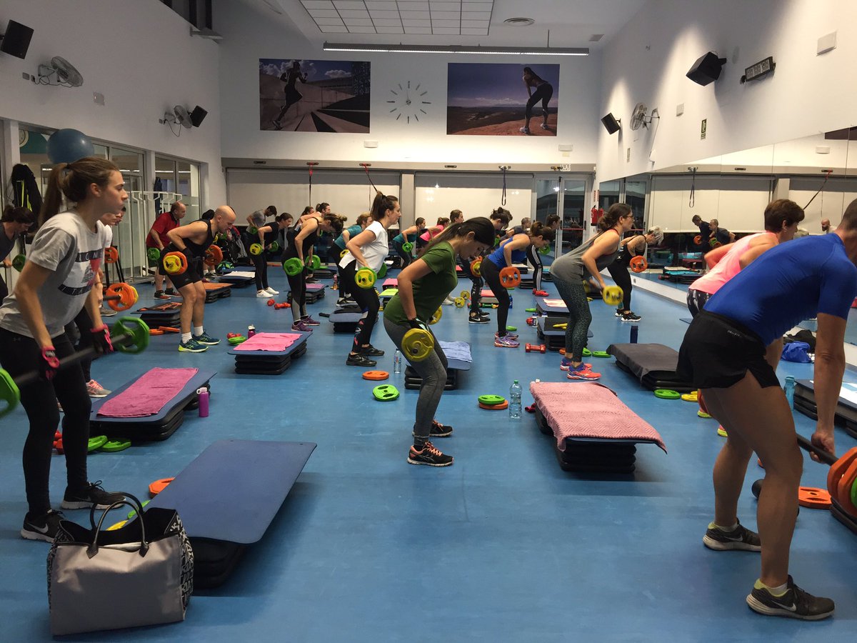 Lowgym's tweet photo. Hoy miércoles tenemos mucho que ofreceros en actividades dirigidas 🙆🏼‍♀️dale caña al BODY💪🏋️‍♂️🚴‍♀️¡ no hay excusas! Estamos abiertos hasta las 23h😱y 
🔊RECUERDA : mañana es festivo en #mairena y abrimos de 9:00h a 14:00h  ( sin actividades) ven a #lowgym tomares😉 https://t.co/N8gWnBrnhz