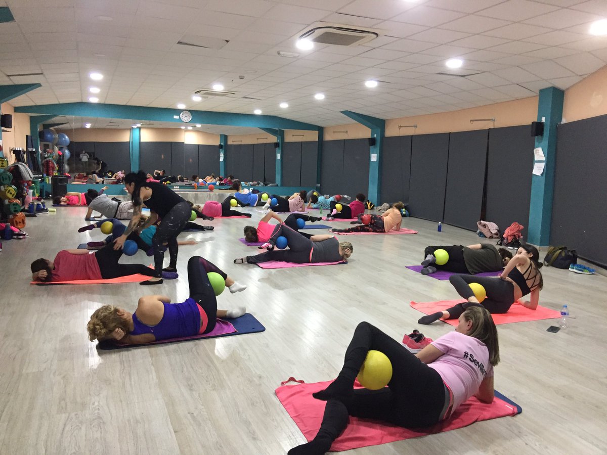 Hoy miércoles tenemos mucho que ofreceros en actividades dirigidas 🙆🏼‍♀️dale caña al BODY💪🏋️‍♂️🚴‍♀️¡ no hay excusas! Estamos abiertos hasta las 23h😱y 
🔊RECUERDA : mañana es festivo en #mairena y abrimos de 9:00h a 14:00h  ( sin actividades) ven a #lowgym tomares😉