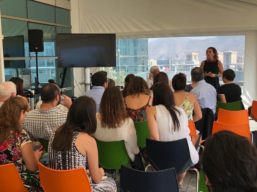 ¡Hola a todos! Junto a <a href="/EmpreConsciente/">Empresas Conscientes</a> tuvimos hoy la visita de la gran primatóloga chilena e investigadora en #CICS <a href="/UDD/">udd</a>, <a href="/IsabelBehncke/">Isabel Behncke Izquierdo</a>, que estudió Comportamiento Animal y Antropología Evolutiva en Oxford y Cambridge. #MejorEnergía