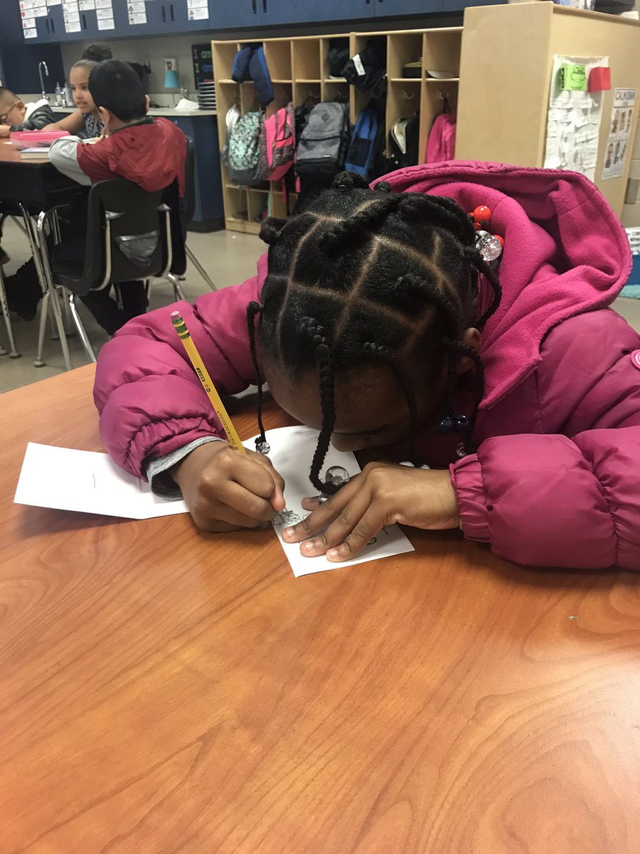 danajonesac's tweet photo. Working on sequencing and expressive language in 3rd with a foldable graphic organizer #UltimateLearningExperience https://t.co/dUNX56k7BD