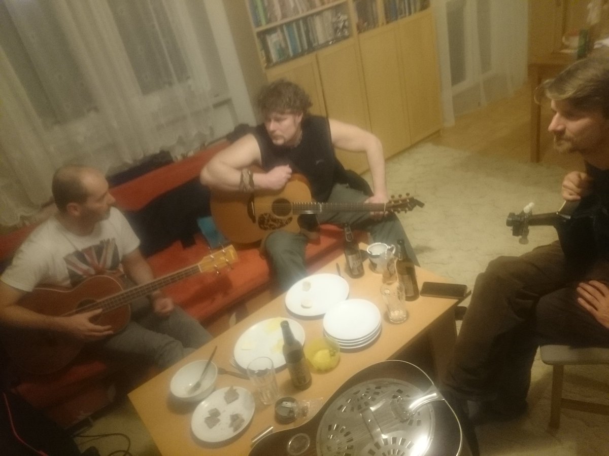 tjurena's tweet photo. S kapelou Hajcman. #zkouška v mezičase #čekání na nové #CD. https://t.co/3NP6ShcBAC