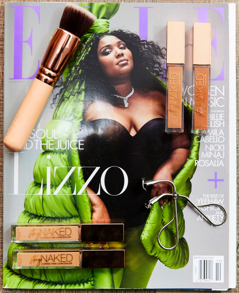 PalacinkaBeauty's tweet photo. .@lizzo's #MAKEUPARTIST REVEALS HIS MUST-HAVE #BEAUTY PRODUCTS https://t.co/I43CyO3DvH Cc: @I_WANTALEXX #makeup #makeuptips #makeuppicks #lizzo #maquillage #kosmetika #bestmakeup #celebritybeauty https://t.co/4hzyqIlJP1