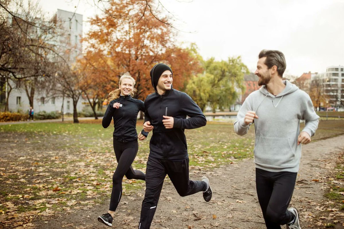 How many of you have managed to stick to your New Year's resolutions? Give yourself a shout out in the comments if you have! ✋🏃‍♀️🏃