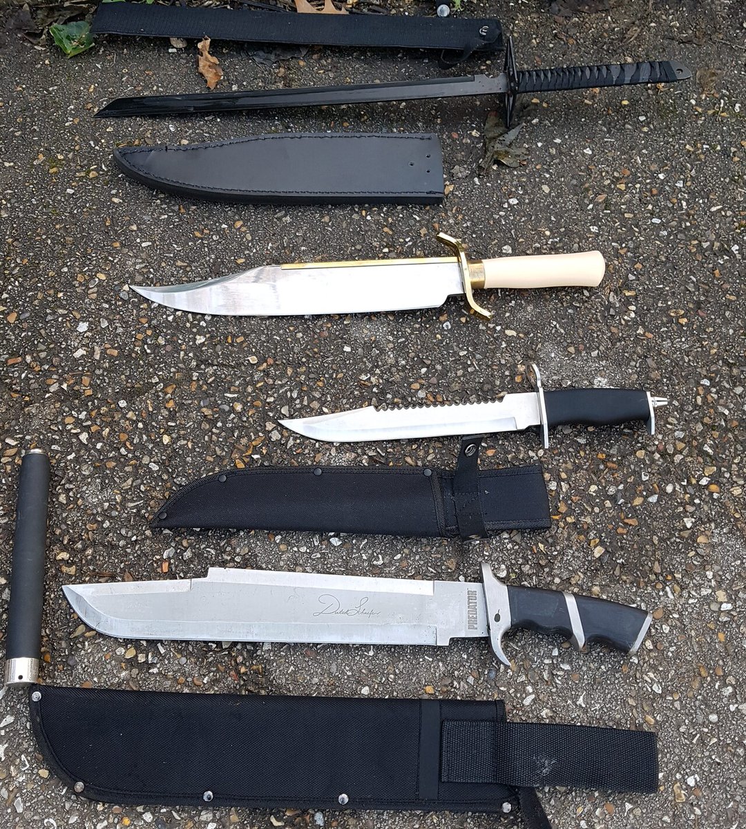 Telegraph's tweet photo. Officers in north London found this terrifying haul of knives stashed in a children's playground

https://t.co/wRkTW0dcHW https://t.co/qJVXwZihwi