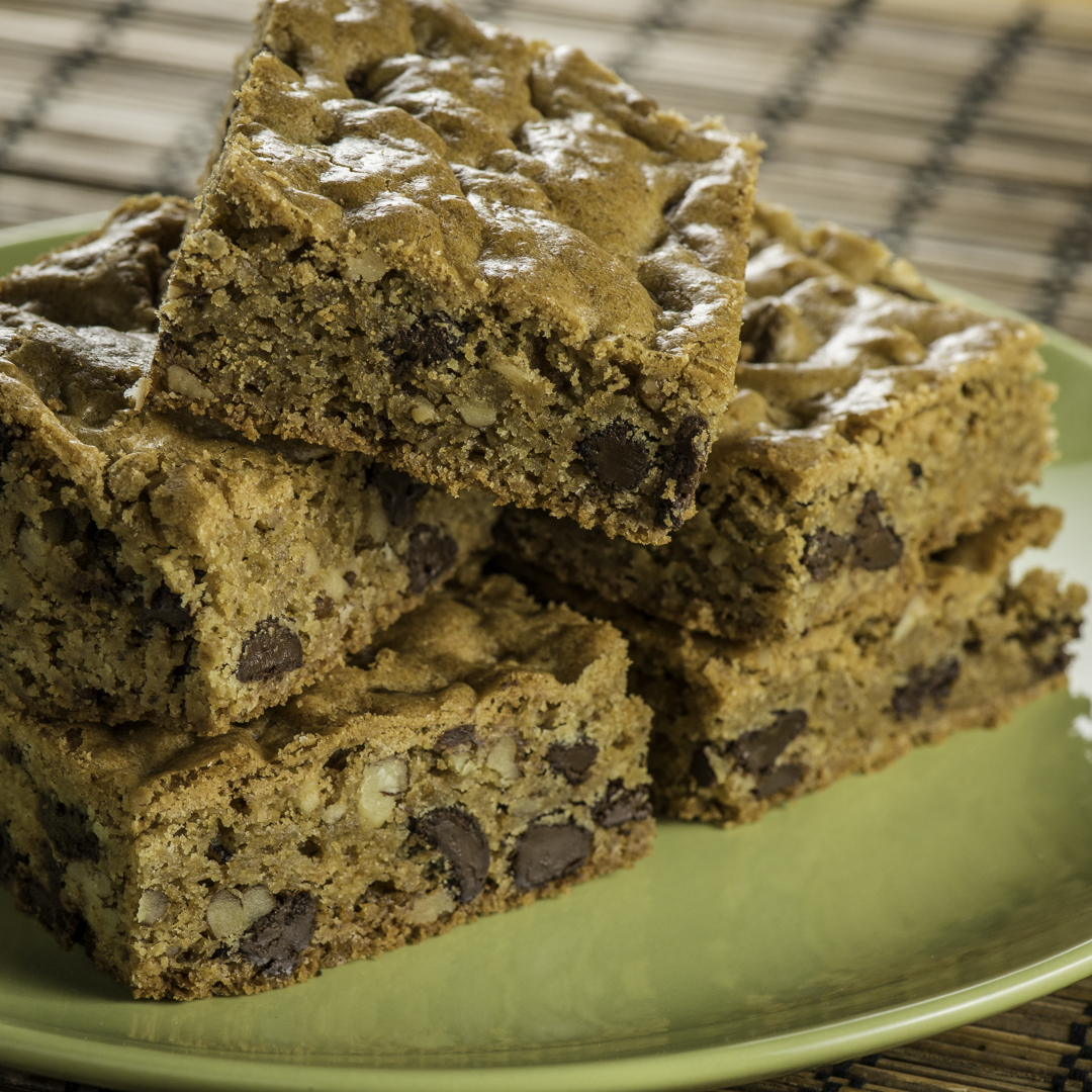 MakeitPerfectly's tweet image. The Classic Blondie in your Perfect Bake App is great way to enjoy National Blonde Day. Simple and straightforward with chocolate chips, and toasted pecans. Sticking to the basics has never tasted so good. bit.ly/2rTSYoD