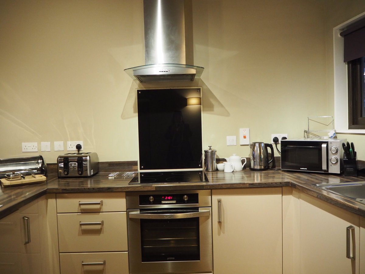 melandjake99's tweet photo. #Ad #hosted This lodge in @BluestoneWales is really spacious yet warm and cosy #bluestoneblogger I don’t know how they do it ! https://t.co/48xxdhUAtC