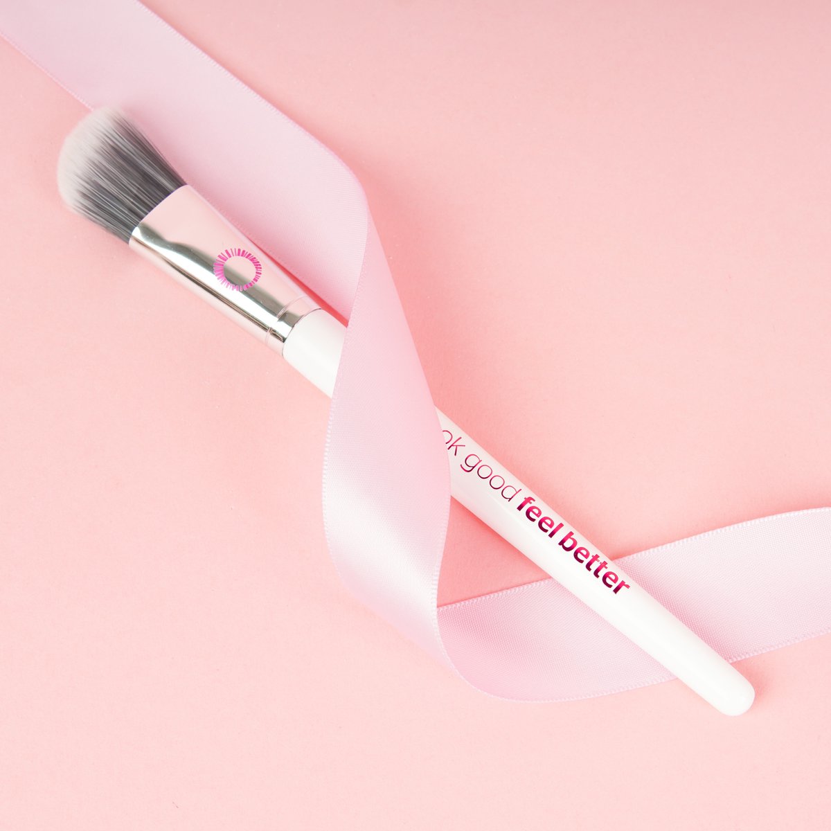 LGFBBrushes's tweet image. Condensed, soft bristles make for an even and flawless complexion #lgfb #multitaskbrush #crueltyfree