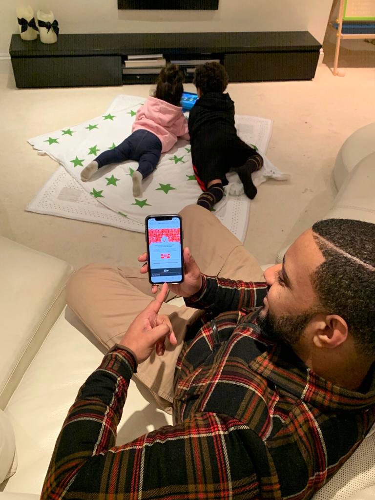 JBGill's tweet photo. #AD | With 2 kids under 5, life is busy! On the busiest days, 5 mins distracting them with daddy’s phone … easily turns into 50! That’s why my family used Vodafone’s Digital Family Pledge to create some house rules. Visit https://t.co/3TxyXViteX to make yours. #DigitalParenting https://t.co/zB2Zs4Swju