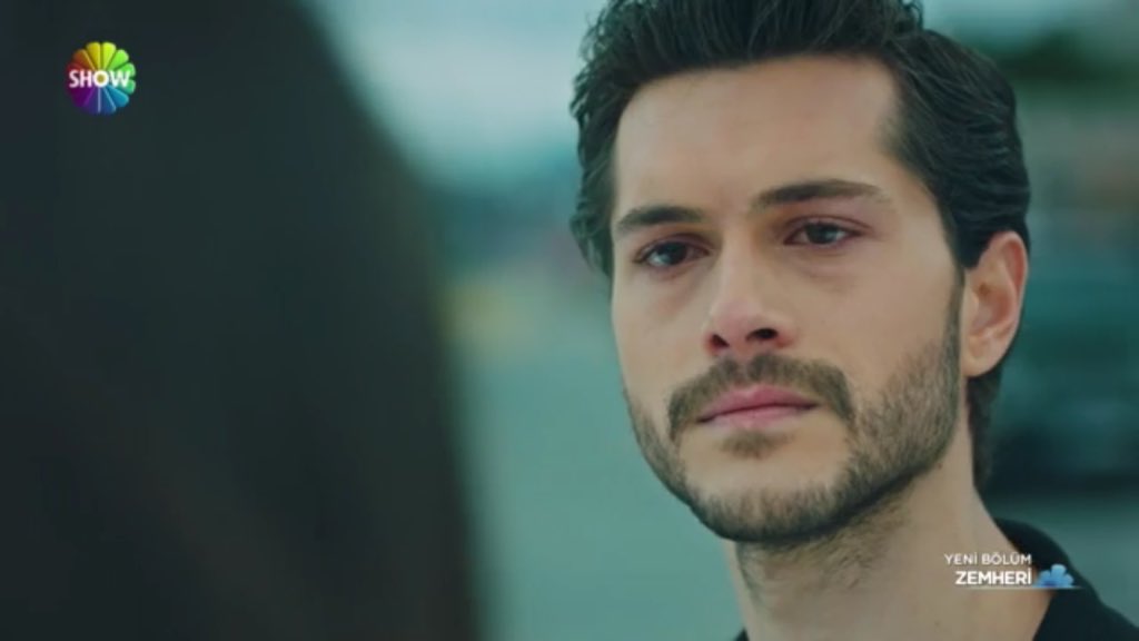 landoffsolitude's tweet photo. “Babasını terkeden seni de terkeder ben bunu anlamamışım..” 💔
Firuze söylediklerin kalbimize oturdu Ayaz’ı düşünemiyorum adamı yıkıp geçtin..

#AşkıFeda #Zemheri https://t.co/9im1hTsRhp