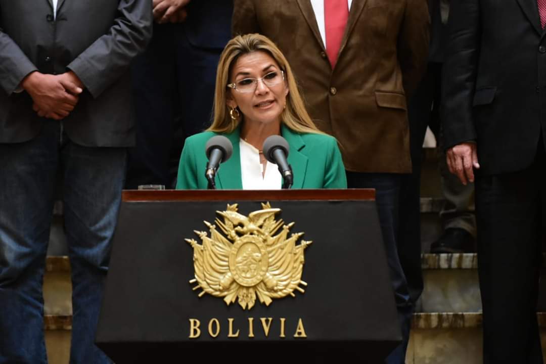 Después de 14 años un orgullo para todo el país escuchar un mensaje presidencial en un escenario de paz y tranquilidad para bien de LA PATRIA... felicidades Jeanine por tu compromiso con BOLIVIA.
#Demócratadecorazón