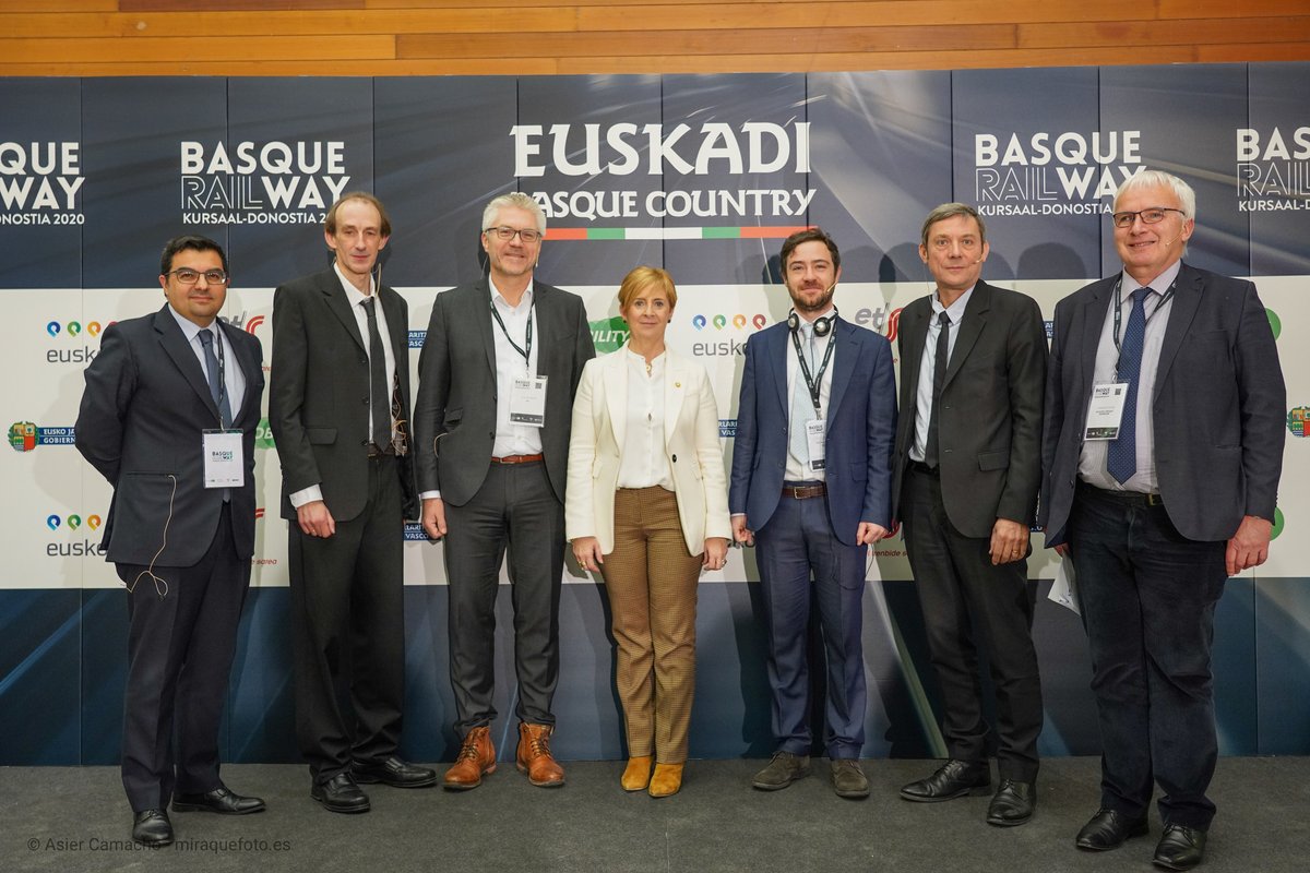 arantxa_tapia's tweet photo. @deiEJGV @ETS_RFV @euskotrenEJGV @Gob_eus @abalosmeco @EnekoGoia @KursaalDonostia @mitmagob 🚅 #BasqueRailway La jornada ha incluido 4 mesas sectoriales en las que representantes de empresas e instituciones del sector han departido sobre #innovación y #digitalización, #operadores ferroviarios, #fabricantes y experiencias #transfronterizas ➡️ https://t.co/us6h7NaeyQ https://t.co/6xA7Cvvsfi