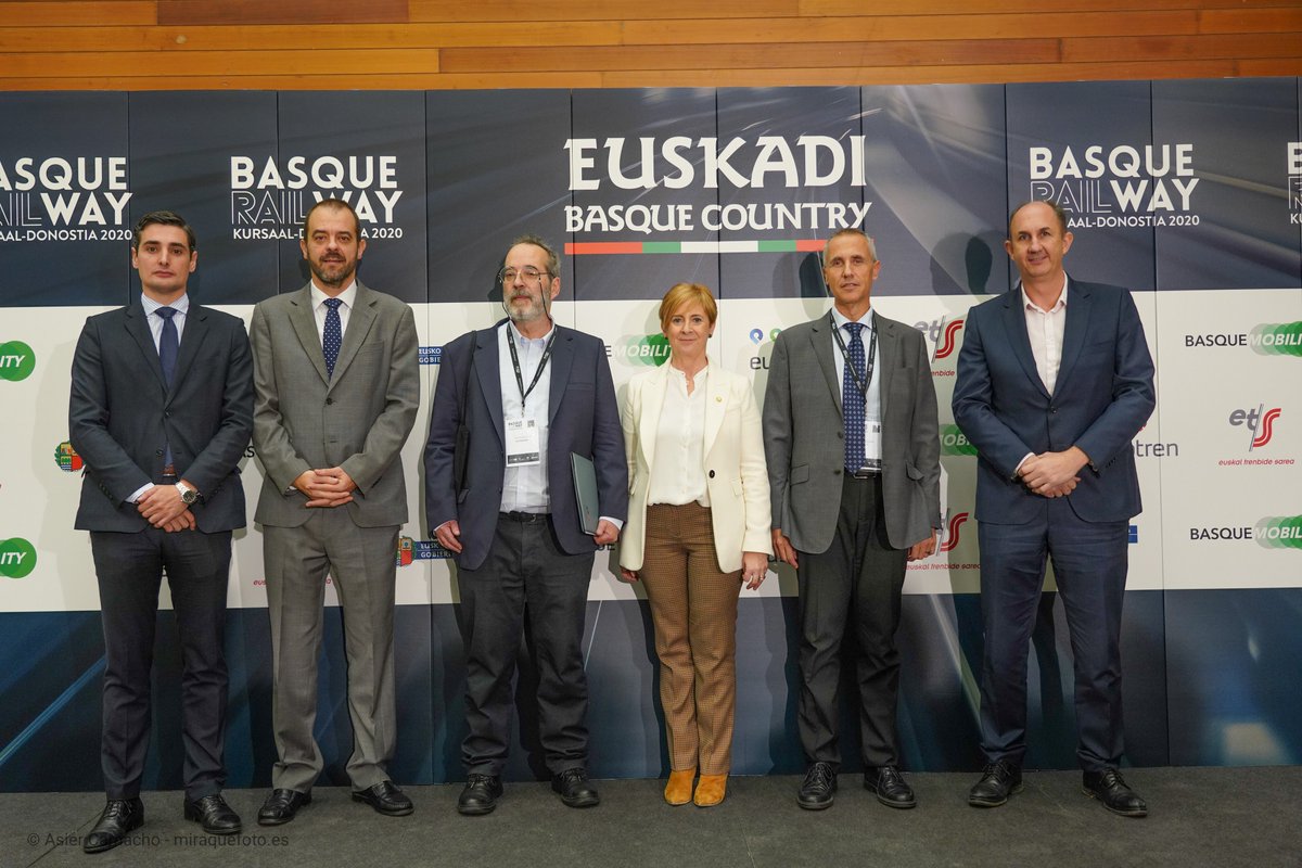 arantxa_tapia's tweet photo. @deiEJGV @ETS_RFV @euskotrenEJGV @Gob_eus @abalosmeco @EnekoGoia @KursaalDonostia @mitmagob 🚅 #BasqueRailway La jornada ha incluido 4 mesas sectoriales en las que representantes de empresas e instituciones del sector han departido sobre #innovación y #digitalización, #operadores ferroviarios, #fabricantes y experiencias #transfronterizas ➡️ https://t.co/us6h7NaeyQ https://t.co/6xA7Cvvsfi
