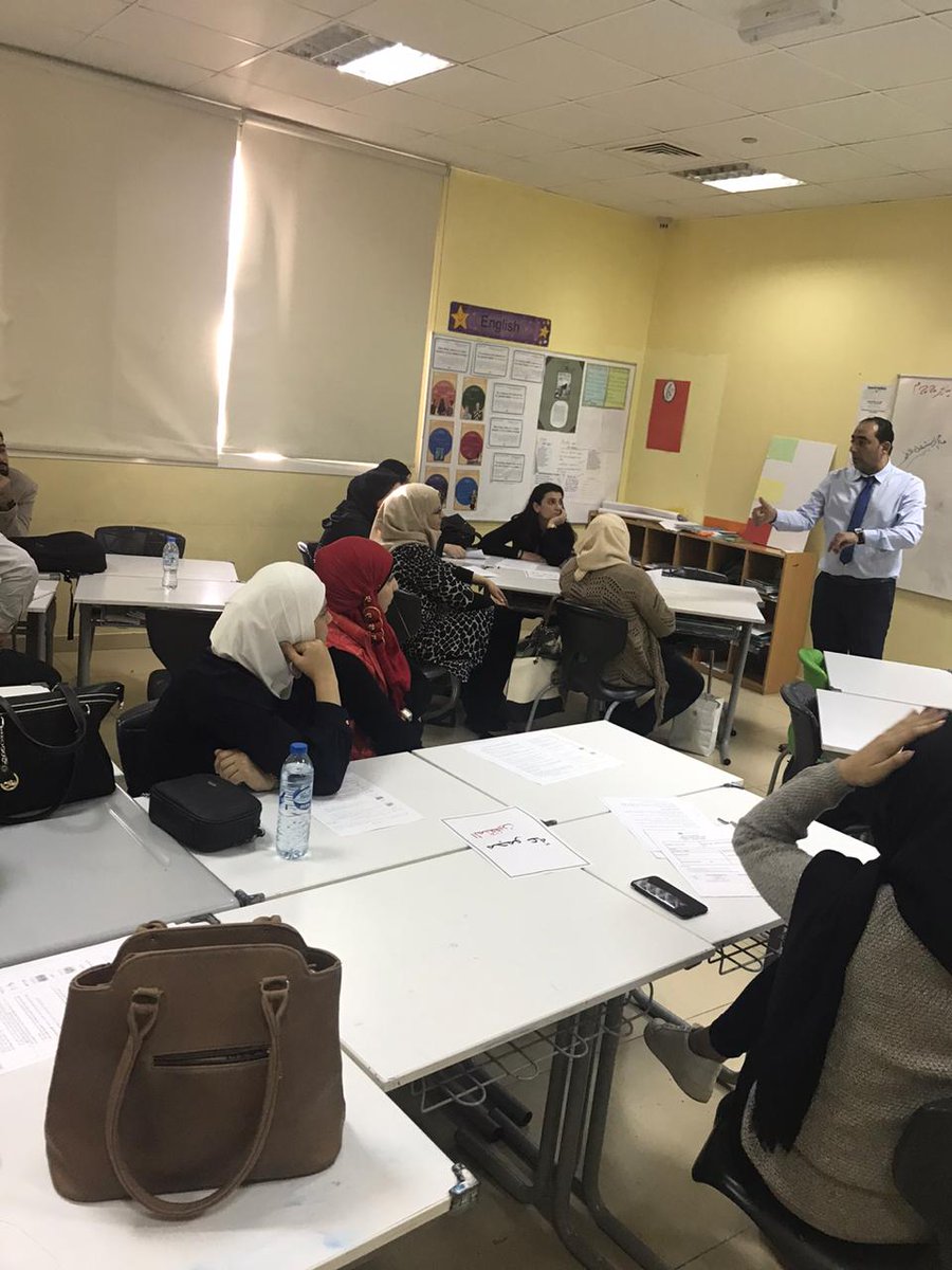 محاضرات عملية للمعلمين عن التعلم النشط والاستراتيجيات وتطبيقها بطريقة عملية يقدمها أ/محمد منصور معلم التربية الوطنية بالمدرسة