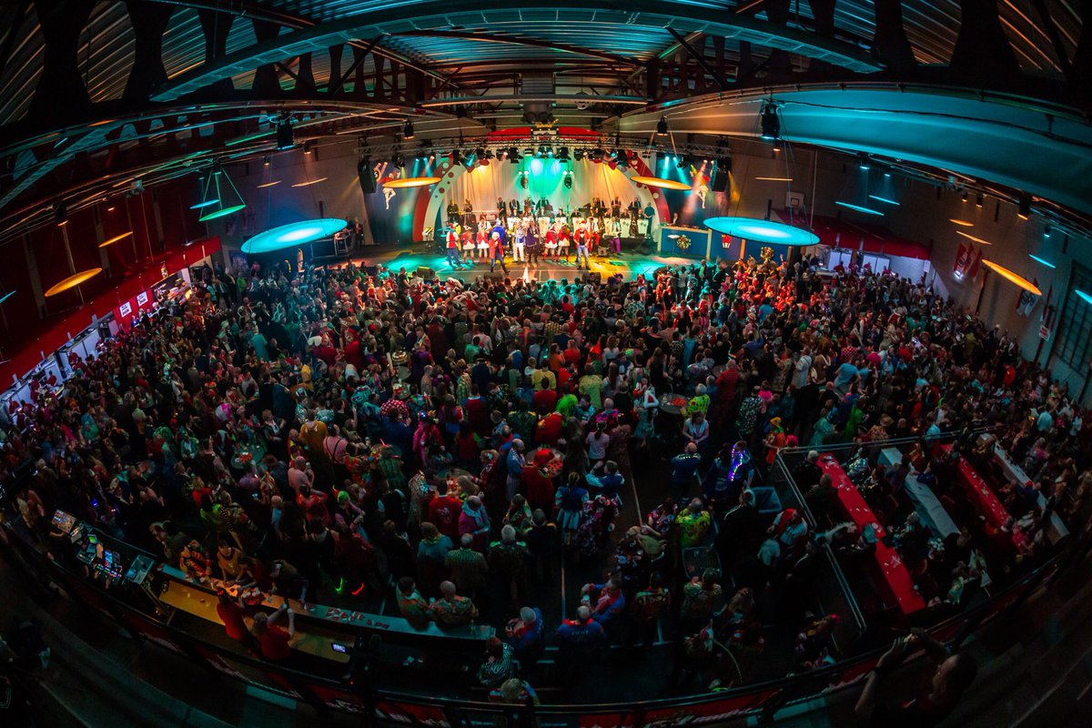 PLAATSBESPREKEN PRONKZITTING XL

waskupen.nl/index.php/bp/h…