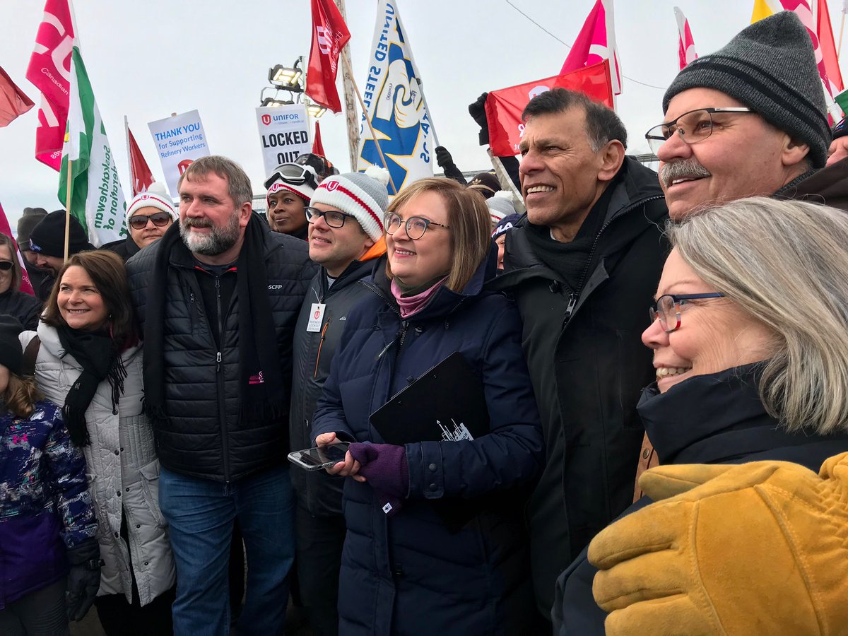 One day longer, one day stronger. Workers from across Saskatchewan and Canada are in #YQR to hold the line, and make sure the locked-out members of <a href="/Unifor594/">Unifor 594</a> save their pensions. #skpoli #canlab