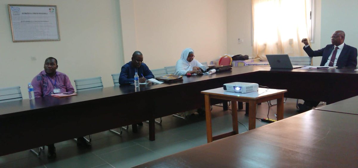 ipnetp's tweet photo. Séance de travail du DG @ipnetp M. BERTE ZAKARIA avec des auditeurs de l’ENSP (école de santé publique du NIGER) conduit par M. ONSIFOUAN J.P du CAMPC (Le Centre africain de management et de perfectionnement des cadres). @Educationci @mesrsci #CAMPC #civedu #NIGER #kpakpatoya https://t.co/qTOq7Wshcr
