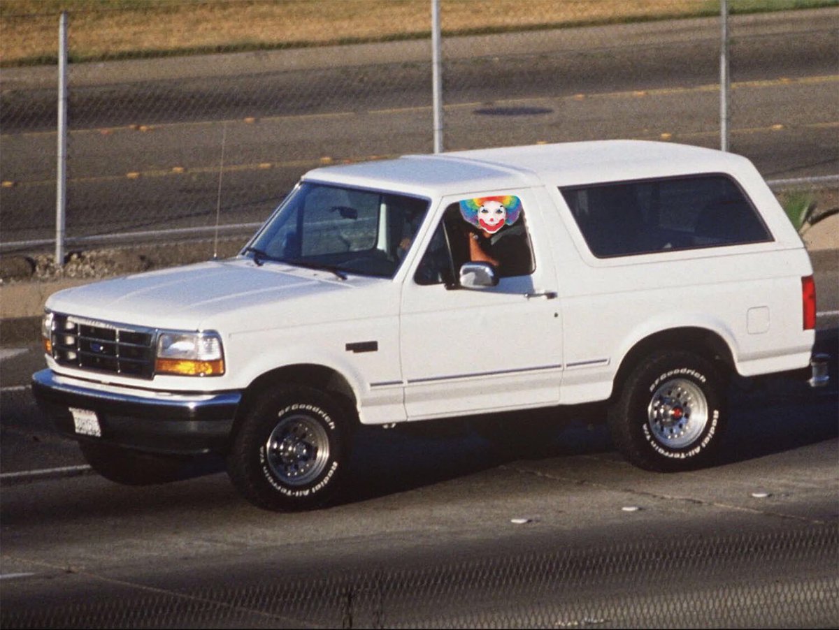 FakeSportsCentr's tweet photo. BREAKING: Former NFL wide receiver Antonio Brown has purchased a white Ford Bronco. https://t.co/dmFL3CJc8q