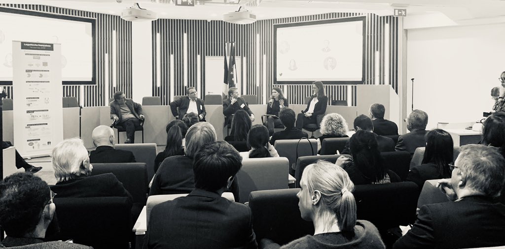 AntoineleGentil's tweet photo. Le #RPVAv2 arrive bientôt (juil. 2020) : une plateforme numérique permettra au client de prendre connaissance en toute sécurité de ce qui y sera déposé par l’#avocat et d’assurer les échanges avec celui-ci. Révolution en vue dans nos pratiques. Hâte de voir la démo. #aperotechCNB https://t.co/rd1Ty92J87