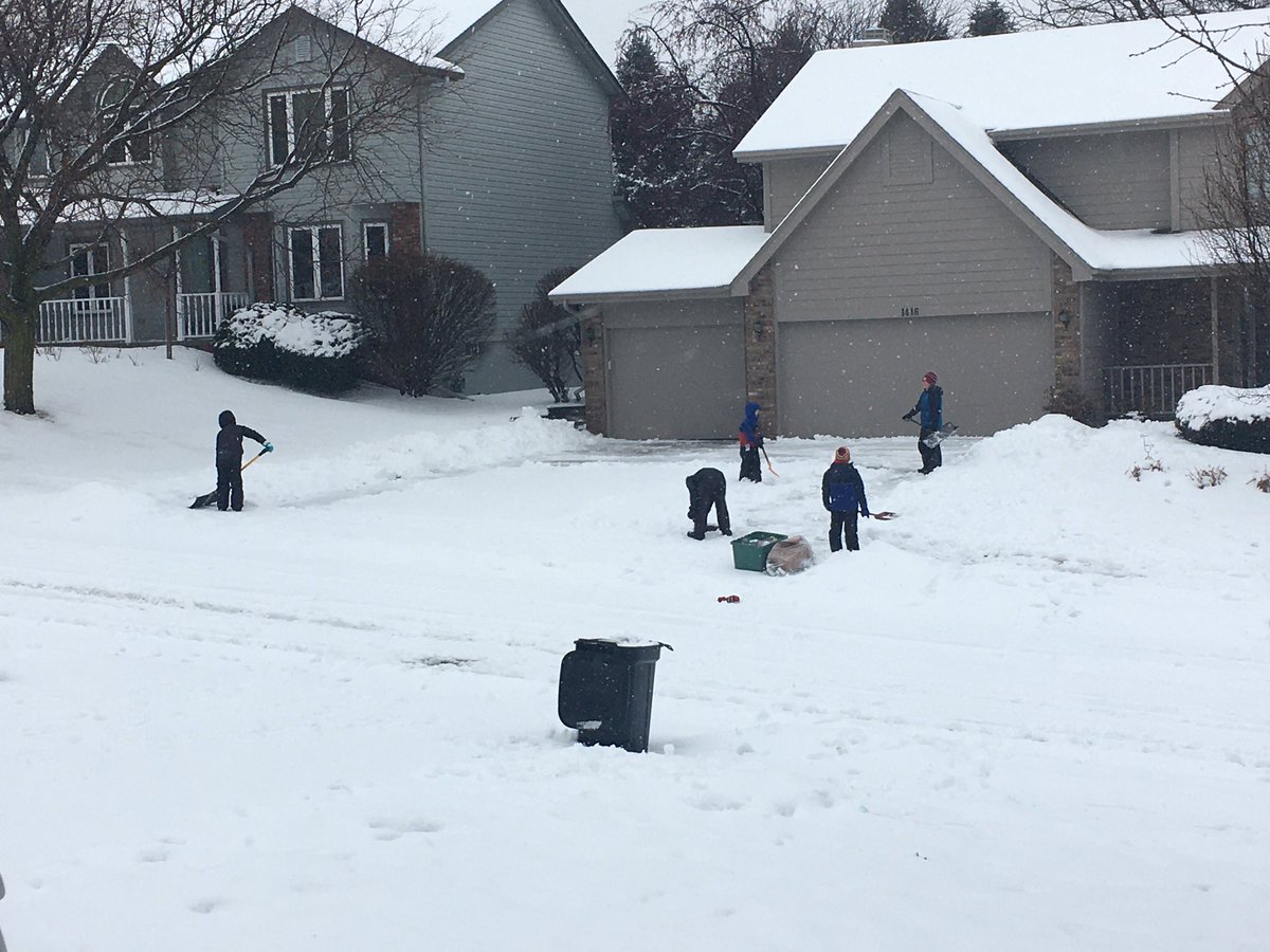 Mrs_Goetz_PE's tweet photo. My own kids and @MPSAldrich neighbor friends are getting some physical activity while cleaning out another neighbor’s driveway on this snowy e-learning day! #physicalactivitymatters #kindessmatters @hitchcock_mps @MPSElemEd @MillardPS @jsutfin #Proud2bMPS https://t.co/l46BTiz0Vg