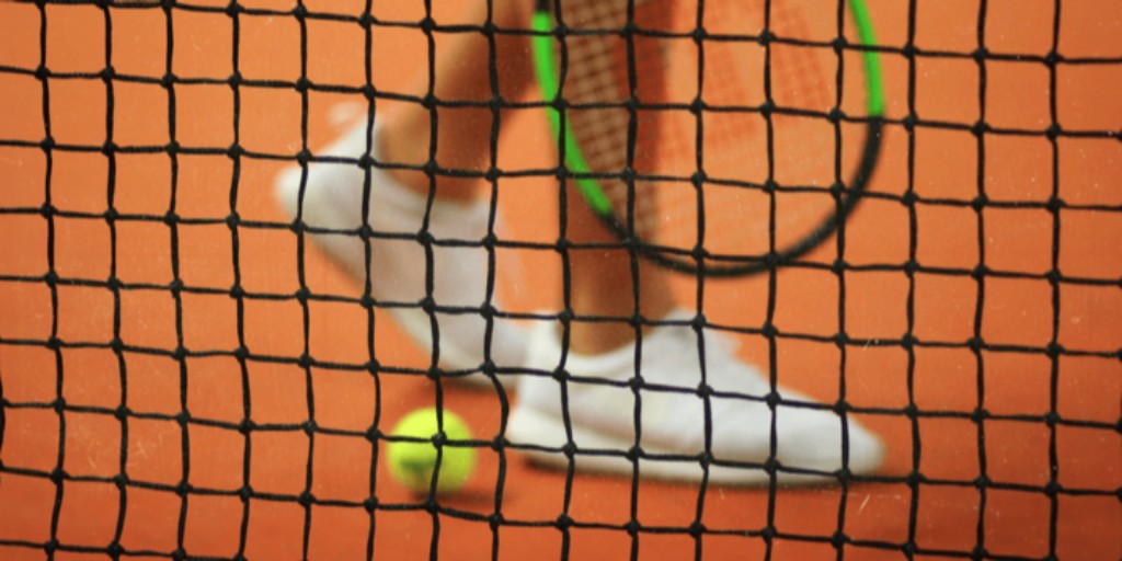 ManMetUni's tweet photo. With the Australian Open in full swing 🎾 read #McrMetUni's @Dr_Tom_Allen's article on the history of the tennis racket and why a player now could serve a ball around 17.5% faster using a modern racket than with those used 150 years ago: https://t.co/hvtQWumvoU

#AusOpen #AO2020 https://t.co/9UP9lE5i0G