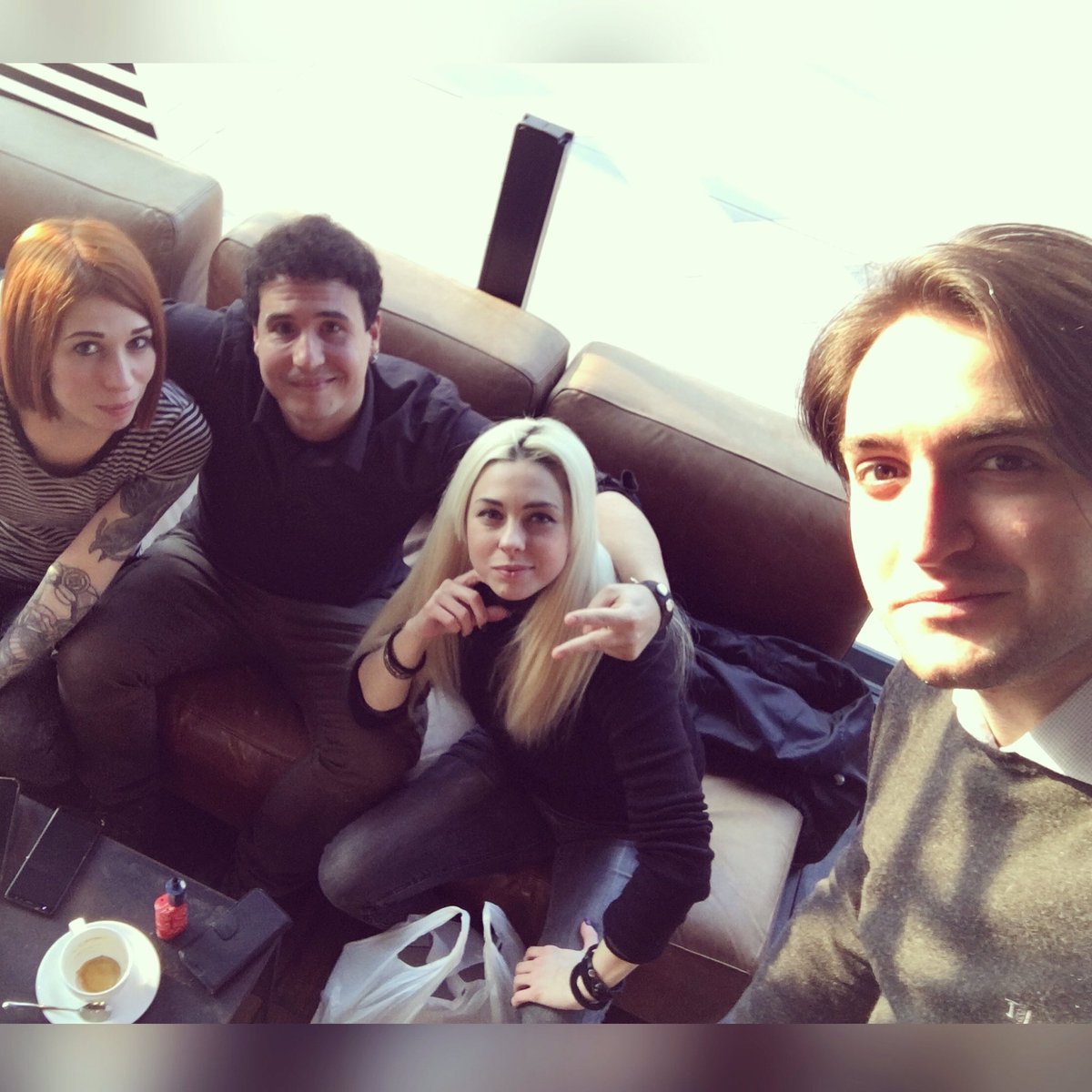 DarkAndross's tweet photo. Friendly couch ❤️ — https://t.co/Va1GmAE5aZ