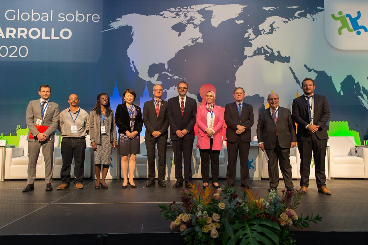 SChavezEc's tweet photo. Inauguramos con gran satisfacción la #XIICumbreGFMDQuito. Ecuador asumió la presidencia en un momento clave para la migración internacional. En este espacio de diálogo constructivo identificaremos iniciativas para la aplicación de políticas públicas sobre migración y desarrollo. https://t.co/r55ZRcJbCR