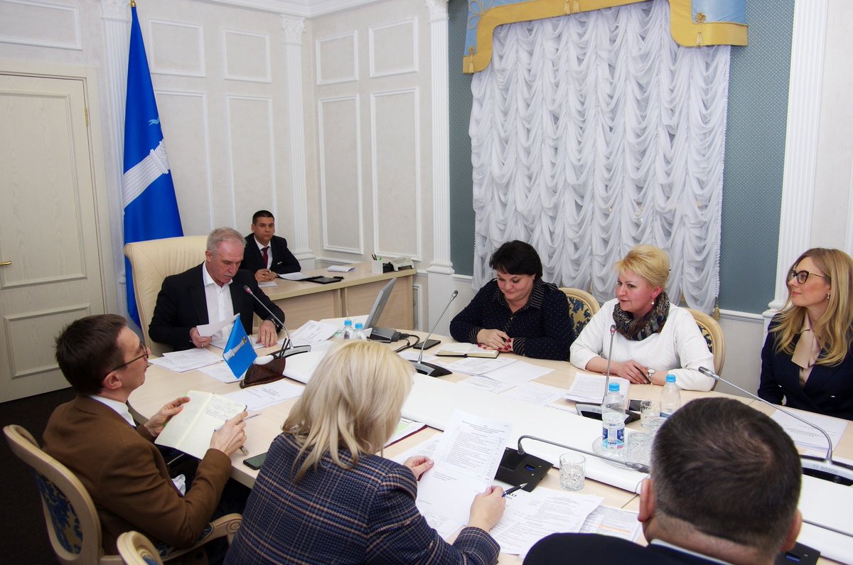 smoroda24's tweet photo. Губернатор Ульяновской области @morozov_si провел совещание рабочей группы по подготовке VI Молодёжного саммита БРИКС и встречи Министров и руководителей ведомств стран БРИКС, курирующих молодёжную политику. Совещания с участием главы региона будут проходить каждый месяц. https://t.co/LE9PxxAddN