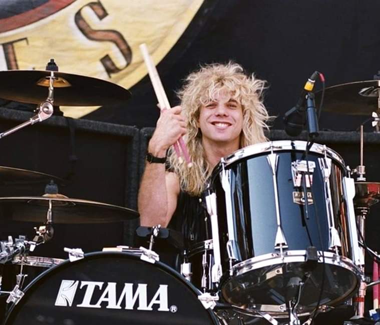 Happy birthday to former drummer of Guns N\ Roses, Steven Adler! 