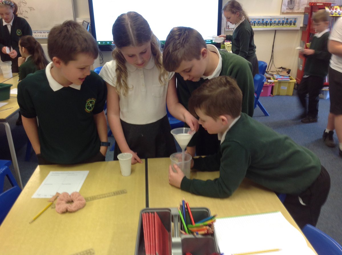 UptonClass's tweet photo. Upton are busy separating mixtures using funnels, sieves and filter paper. It's messing stuff! https://t.co/kAATliIsYg