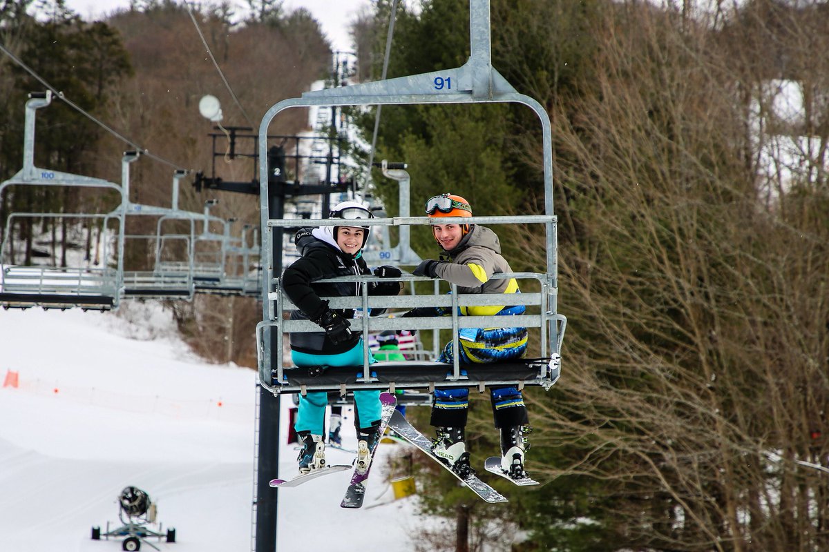 cburyNews's tweet photo. The Outing Club organized a ski trip to Mohawk Mountain this weekend ⛷ Saturday’s fresh snow made sure everyone had a blast on the slopes! 🎿 ❄️ #getoutdoors #outingclub #skitrip #cburysaints https://t.co/ih0AOxHjmc