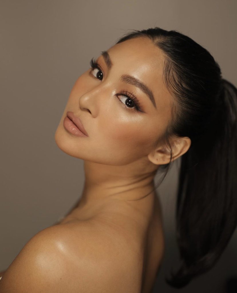 lustrousph's tweet photo. Need some more inspiration for your look? Look towards our Queen and you just might get what you're looking for. Stay Lustrous. Drop a ✨ if you stan our Queen! 

#LustrousMatteLippies #LustrousPH #makeup #cosmetics #nudeshadelipstick https://t.co/5Bu1STFwTK