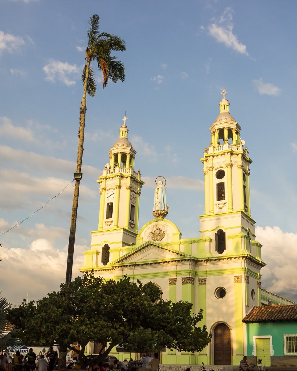 valleilove's tweet photo. Un hermoso día en Ginebra 🌅😍
.
.
.
#Ginebra #valledelcauca #Colombia #paisaje #travel #trip #view #nature #naturaleza #suramerica #america #ilovevalle #post #likelike #valleilove #turismovalledelcauca #paisaje #travel #church #Iglesia #atardecervalluno https://t.co/1P3jCLC5DE