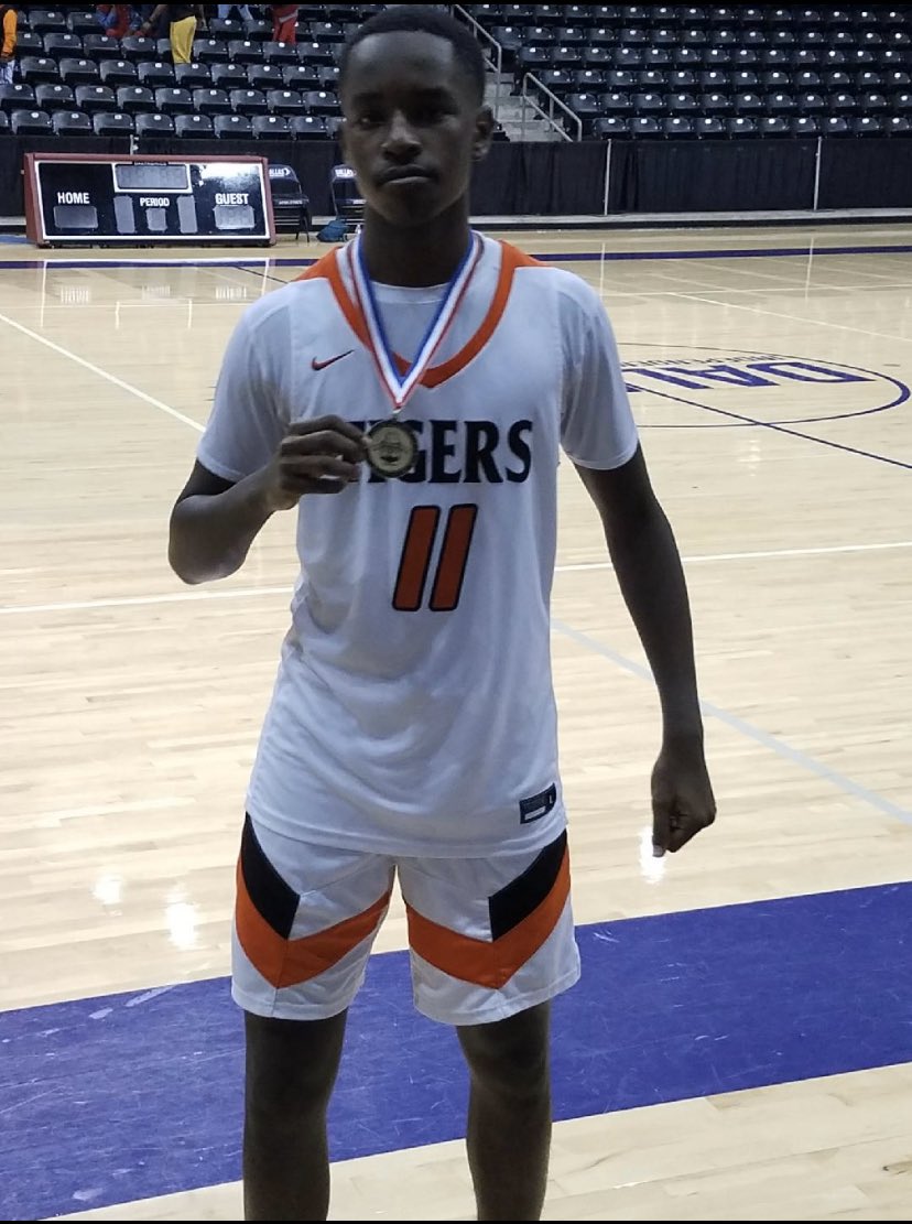 coachpwill2's tweet photo. @jalengotnext11 (2021) defends, rebounds, and can score. U want a flashy sports car then you won’t like him. You want a reliable F-150 that starts and gets the job done(does the heavy lifting) then you will love him. He is a winner. @TigersLhs @TexasTop100 @TexasHoopsGASO https://t.co/5oX8FFtRCC