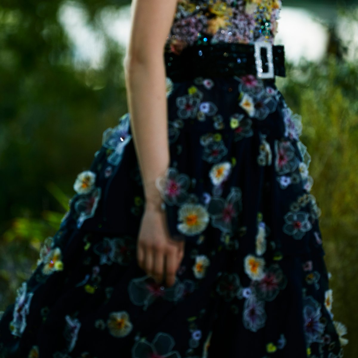 CHANEL's tweet photo. A walk in the cloister garden... Highlights of Virginie Viard’s CHANEL Spring-Summer 2020 Haute Couture show, photographed by Jack Davison.
#CHANELHauteCouture
More on https://t.co/PdDjYMtwEK https://t.co/KnsGb5YEth