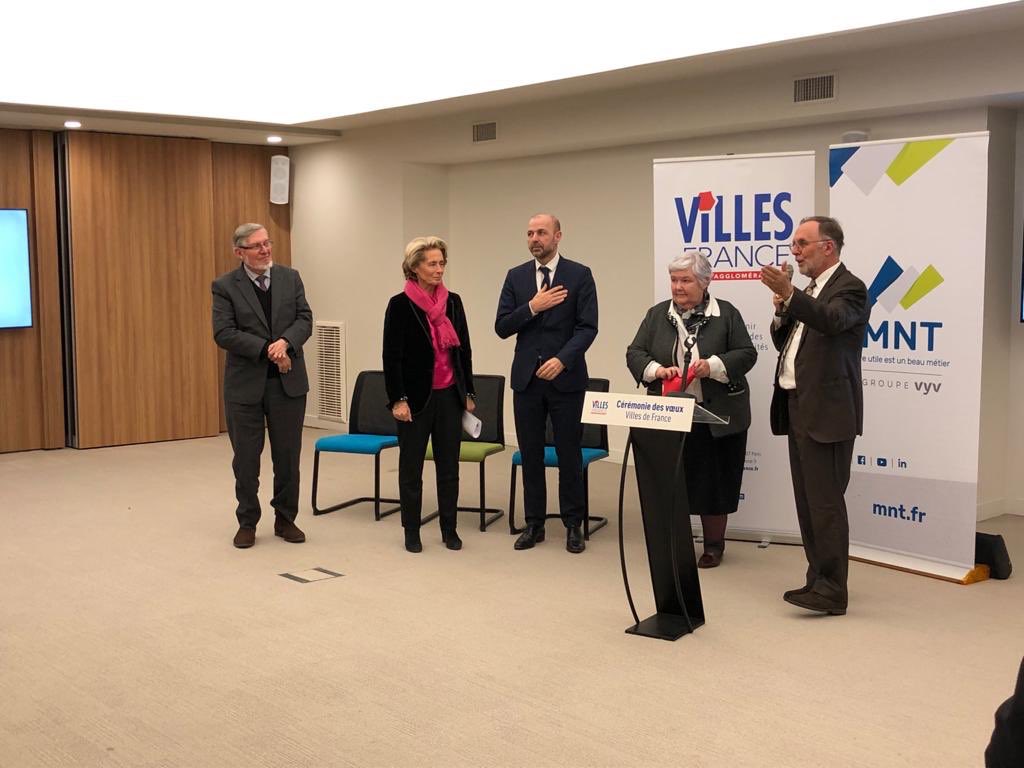 Lors de la cérémonie de vœux @villes2fr organisée au siège de la <a href="/mutuelleMNT/">MNT</a>, en présence de <a href="/j_gourault/">Jacqueline Gourault</a> Caroline Cayeux a évoqué le projet de loi 3D-décentralisation, différenciation,déconcentration pour lequel l’association fera des propositions.#CollTerr