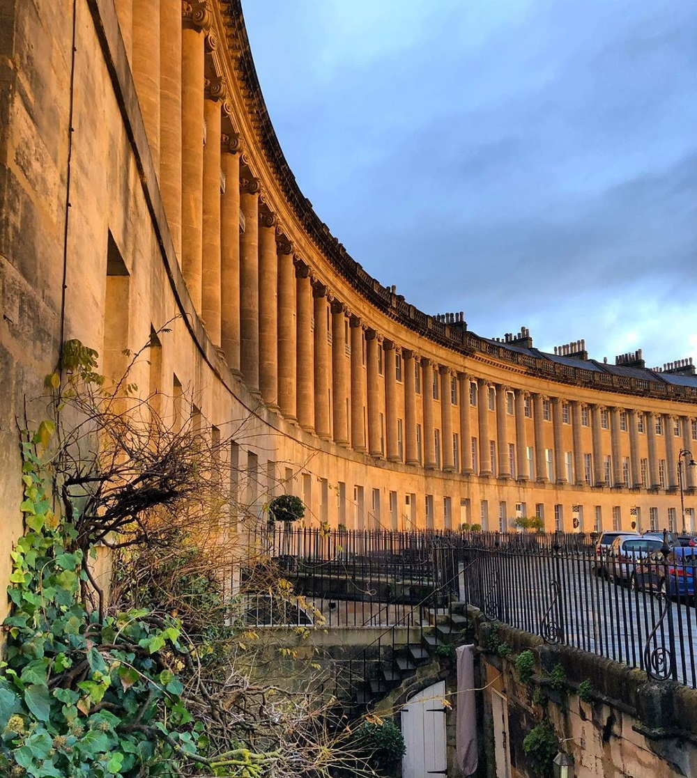 Some midweek curves courtesy of the Royal Crescent. 🌙