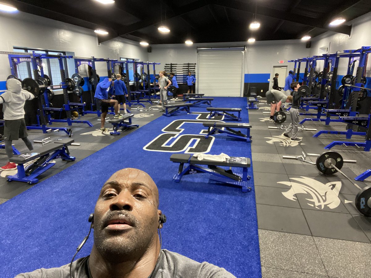 PCSWeightroom's tweet photo. Rise and Grind...Post-Victory lift!!! @PCS_Sports @PcsBoys https://t.co/nPUYw2sZiA