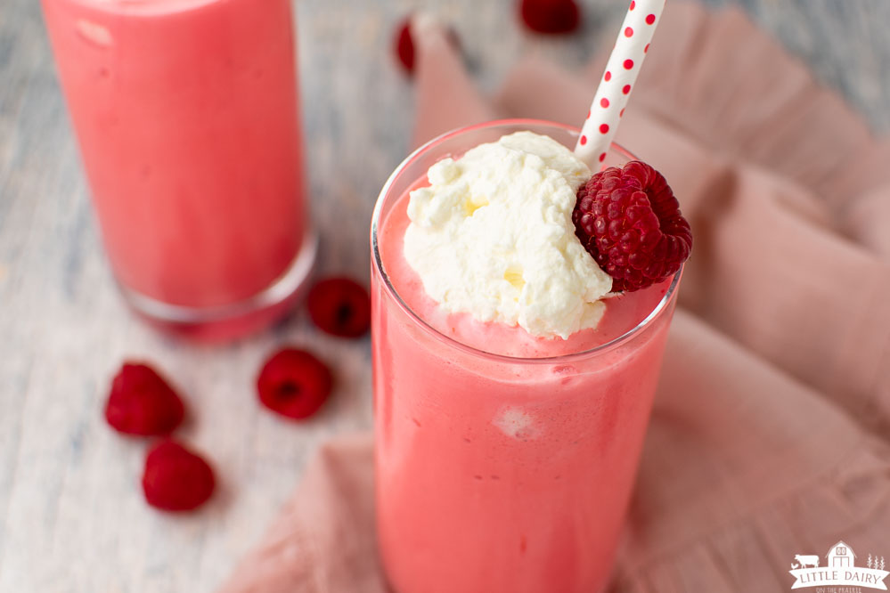 #ad Kids love making Easy Gelatin Milkshakes at home! A fun after school snack, or dessert! Make any flavor you want with 3 ingredients! @MilkLife #RealMilkMoment #LoveWhatsReal bit.ly/2NQ5DAw