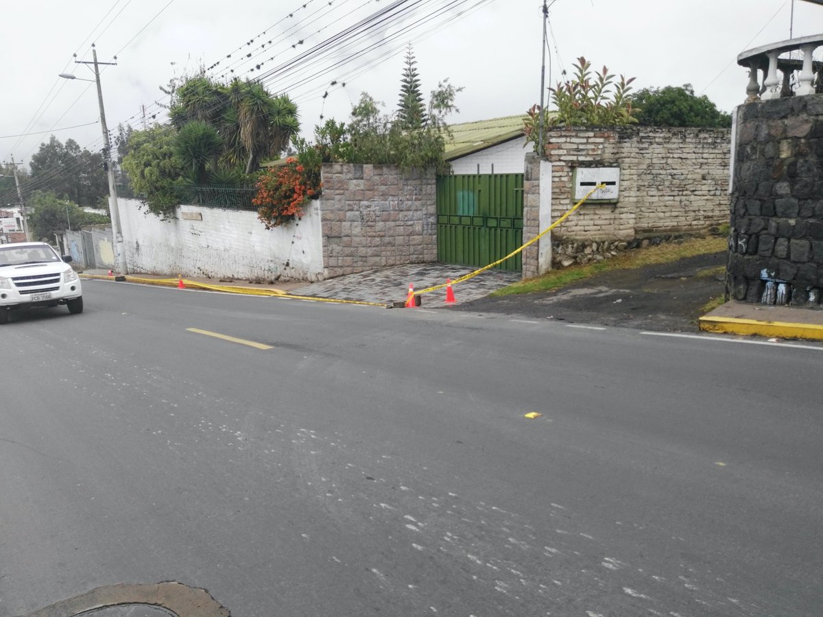 Cables de alta tensión arrancados  en la avenida 24 de Mayo y Jose Borja  a la entrada de Puembo @cnel <a href="/CNEL_EP/">CNEL EP</a> <a href="/empresa/">EMPRESA</a> por favor atender