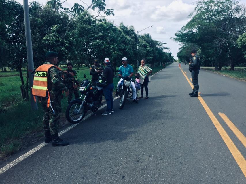 ftc_omega's tweet photo. Nuestros #HéroesBicentenarios del #BATOT6 en compañía de la @PoliciaColombia, garantizan su seguridad en las vías del departamento del #Meta.
#ViajeSeguro https://t.co/s8wcZKjxUN
