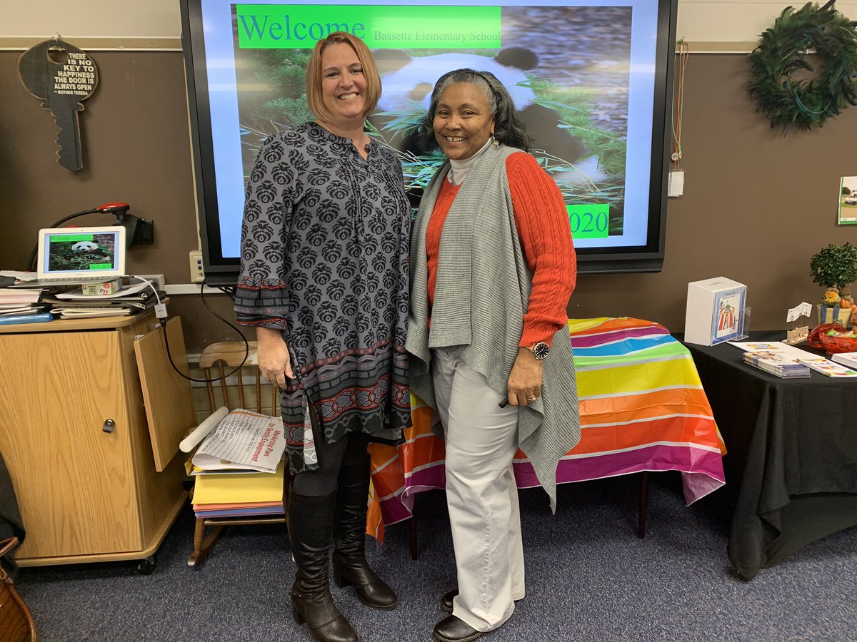ChandaJEpps's tweet photo. "Coming together is a beginning, staying together is progress, and working together is success." A collaborative, best practice session with @HCS_TitleI Family Engagement Specialists &amp; BASE workers. Thank you Mrs. Campbell &amp; @JenniferSeal6 for facilitating. @AnitaMOwens #WeAreHCS https://t.co/bx7zsfk48Q