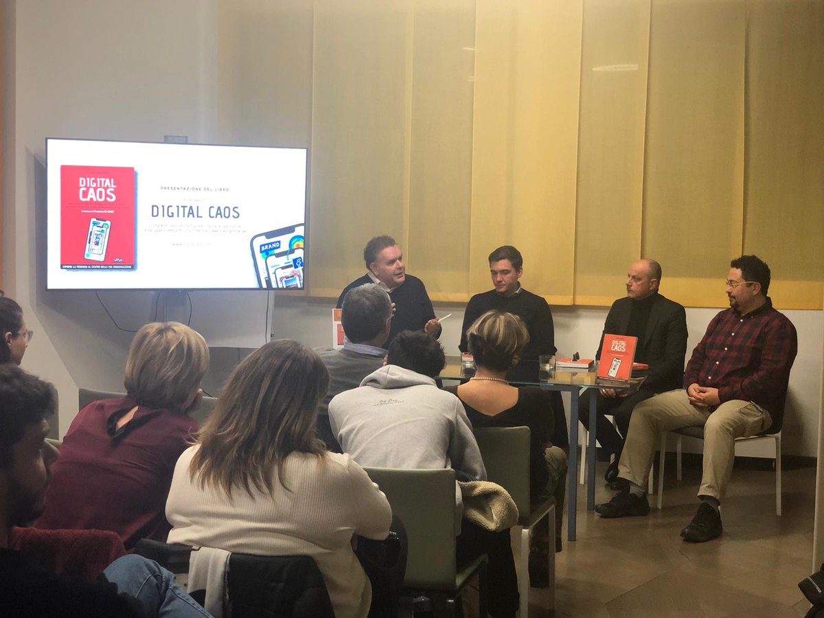 MaxfoneItalia's tweet photo. Ieri si è tenuto l'incontro di presentazione del libro "Digital Caos" di @nicocappelletti. Un ringraziamento dal nostro CEO @paoloerrico per la partecipazione a questo momento di scambio sui cambiamenti della comunicazione digitale.
#Maxfone #BigData #DigitalCaos https://t.co/QRuGl0OLiv