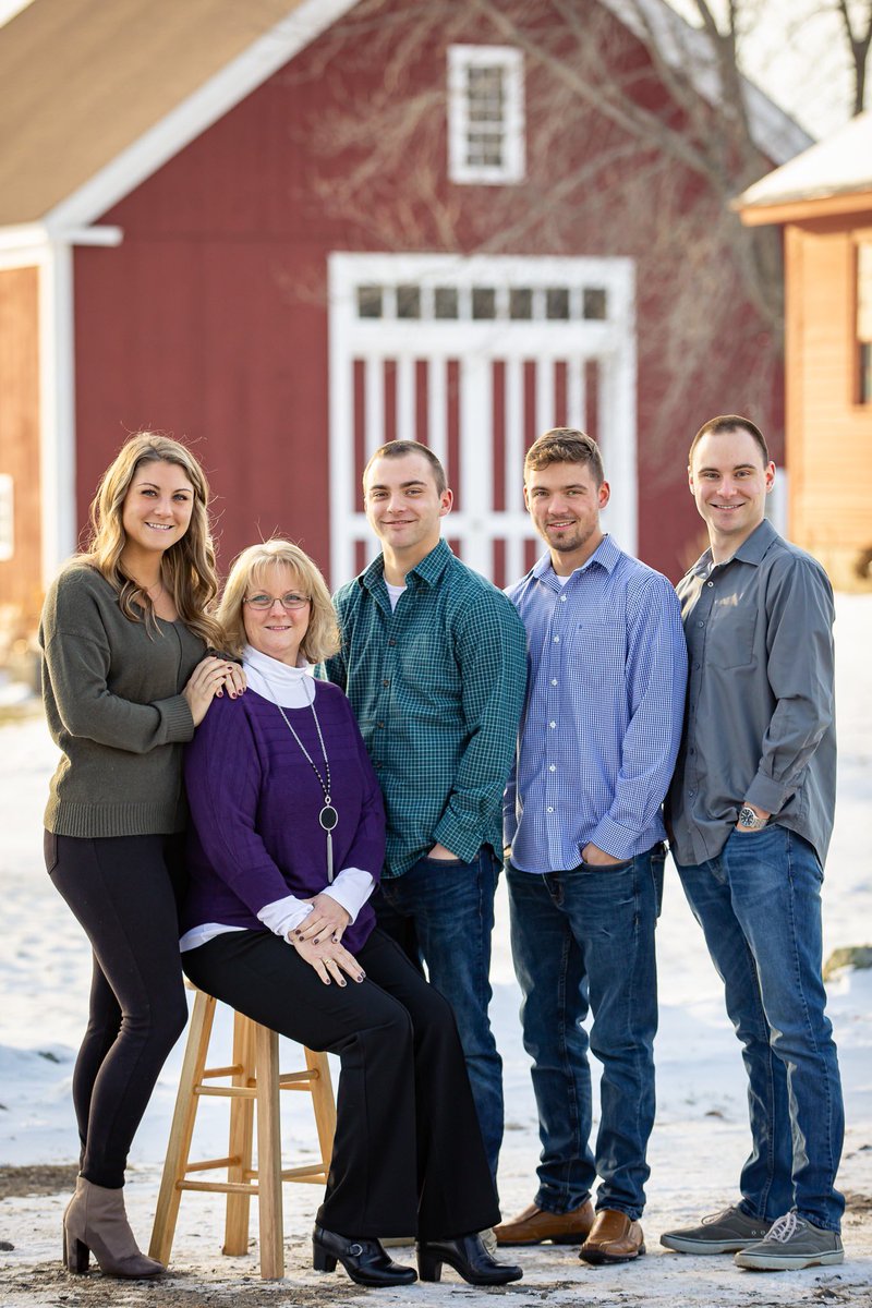 hellogreenfern's tweet image. Winter sessions with my favorite family! ❄️💙