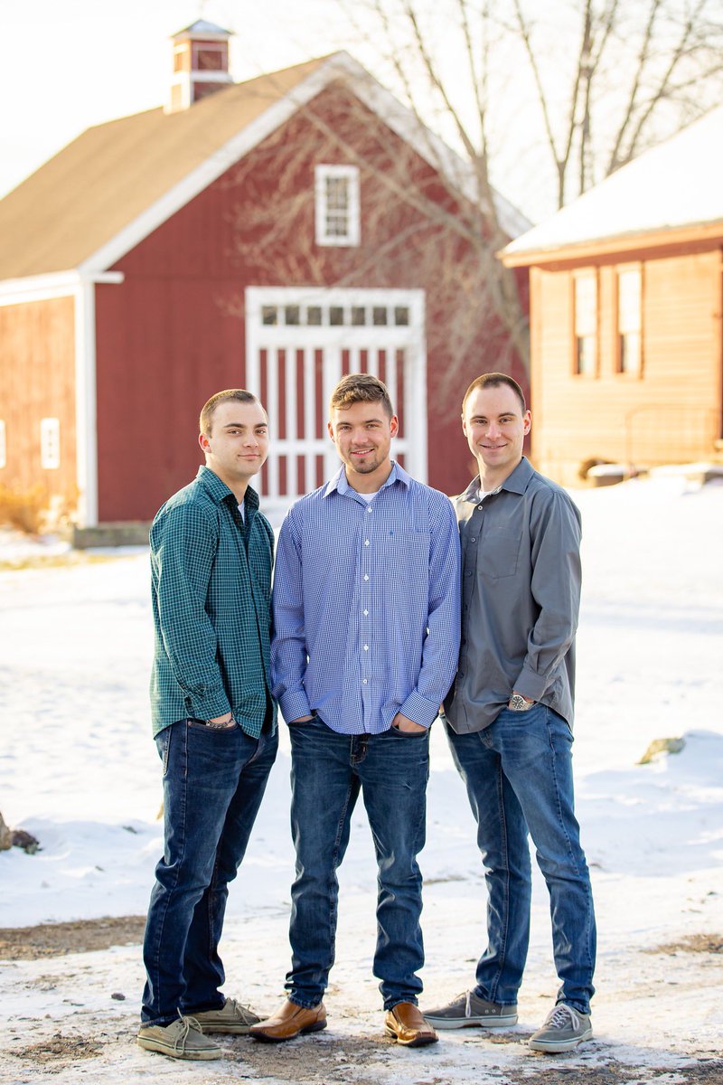 hellogreenfern's tweet image. Winter sessions with my favorite family! ❄️💙