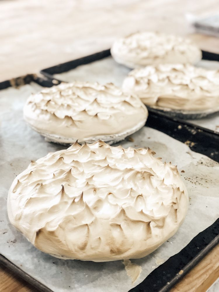 yelpgreenbay's tweet photo. Hive five🙌for PIE!! It's National Pie Day!

📸: Hill Top Bakery via Yelp https://t.co/eNVvwjBPiu