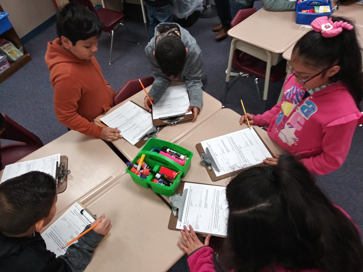 UAlvarez's tweet photo. Interactive math lesson! Way to go Mr. Soto! #7Stepsinaction #chooseandchat #lead4ward @bonnertylerisd @srburns0124 @StacyWild4 @StantonStantons #Mightybees #FW2 https://t.co/z8aTGBo7m9