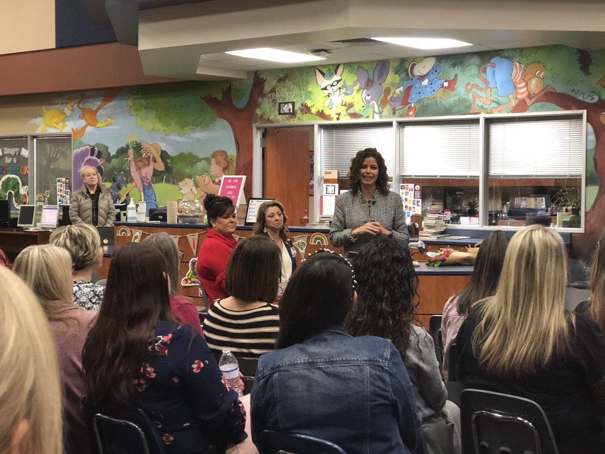 Warner received our distinction award this AM from ⁦<a href="/christinacole03/">Christina Cole</a>⁩ ⁦<a href="/DrBcyfair/">Dr.B</a>⁩ ⁦<a href="/11greenwave/">Roy Garcia</a>⁩. Thanks to our amazing staff! ⁦<a href="/CyFairISD/">Cypress-Fairbanks ISD</a>⁩