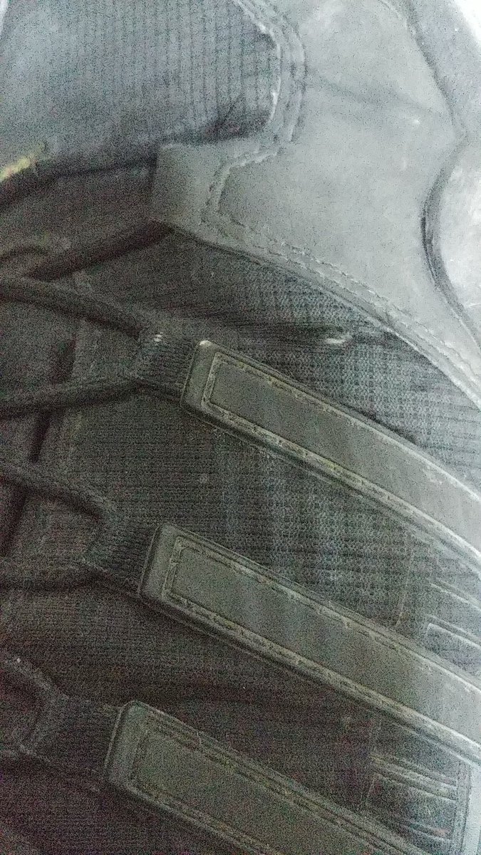 MertErgenc2's tweet photo. @adidasoriginals aldığım bir yıl oldu bu hale geldi. Karda ayağım çok fazla su aldı https://t.co/OAjZ0M3bsX