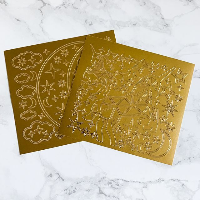 bujoteuse's tweet photo. Si vous aimez ce qui brille ET les licornes ET les étoiles ... Je pense que ces #stickers brillants en foil or vont vous plaire ! Pour customiser vos couvertures de carnet ou vos pages, ils sont absolument parfaitement exquis ! Lien boutique : … https://t.co/pOOaCodkW6 https://t.co/lJ4tecUJov